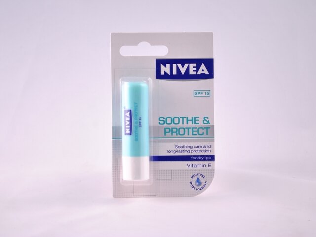 Nivea Lip Soothe&protect 4,8g